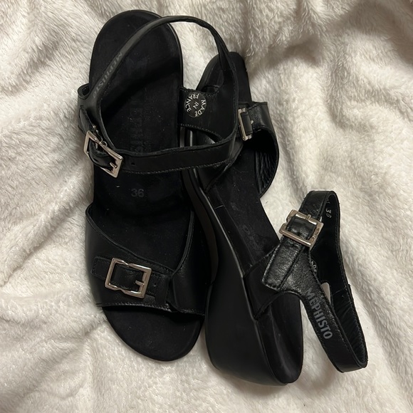 Mephisto black leather sandals buckle accent - Picture 2 of 12